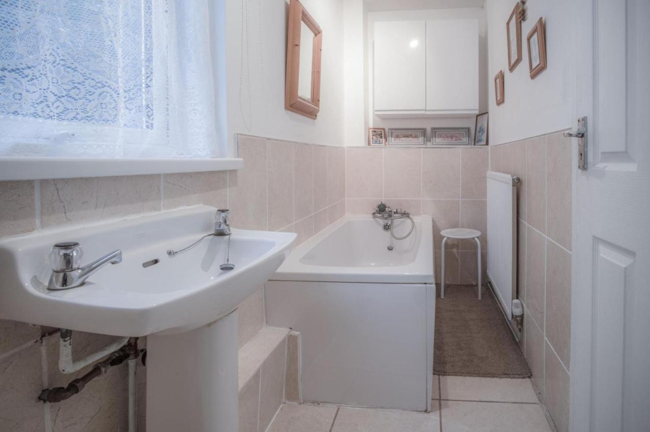 Maytree Cottage - 4 Bedroom Holiday Home - Tenby Esterno foto
