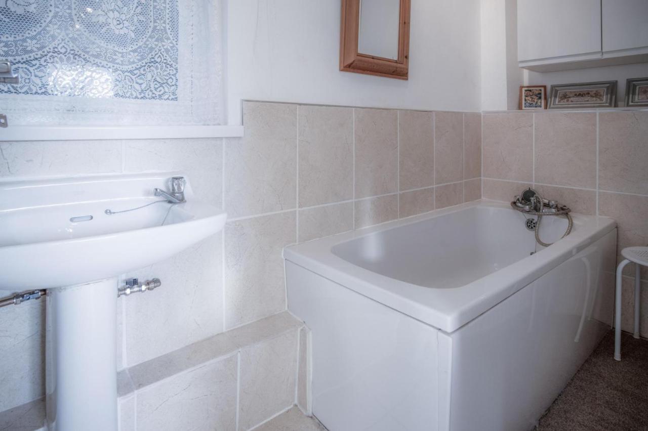 Maytree Cottage - 4 Bedroom Holiday Home - Tenby Esterno foto